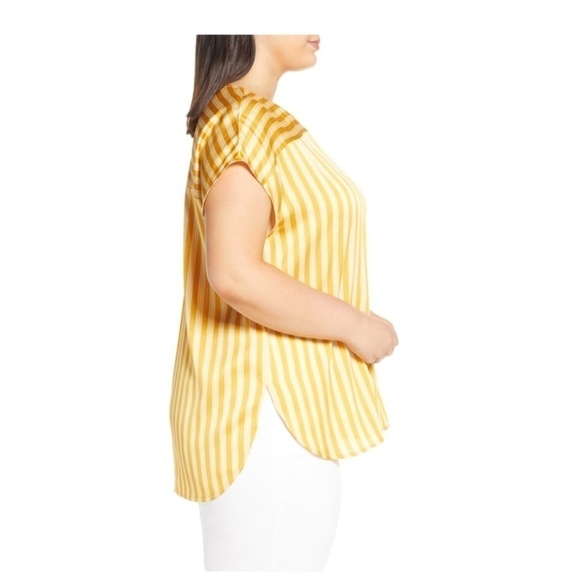 Vince Camuto Split Neck Stripe Top In Amber Sun - Picture 3 of 8
